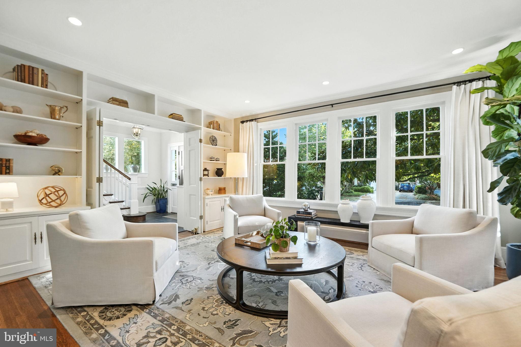 LYON VILLAGE - Residential