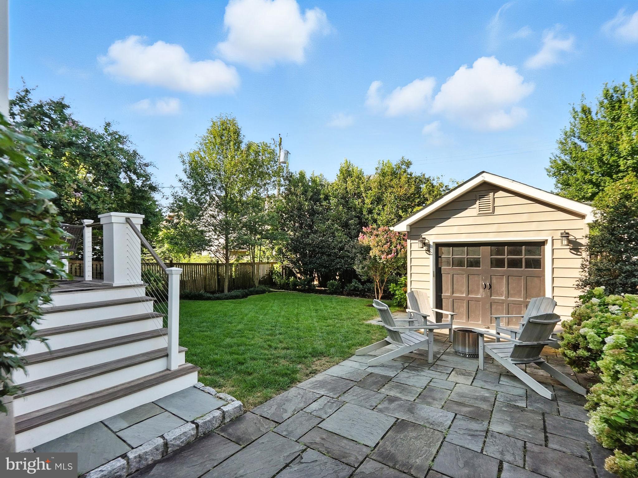 LYON VILLAGE - Residential