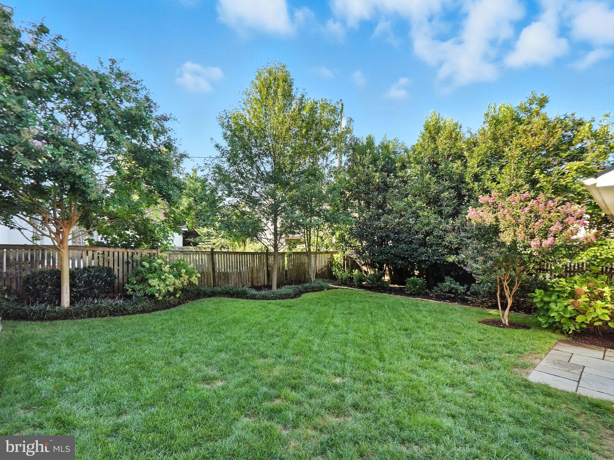 LYON VILLAGE - Residential