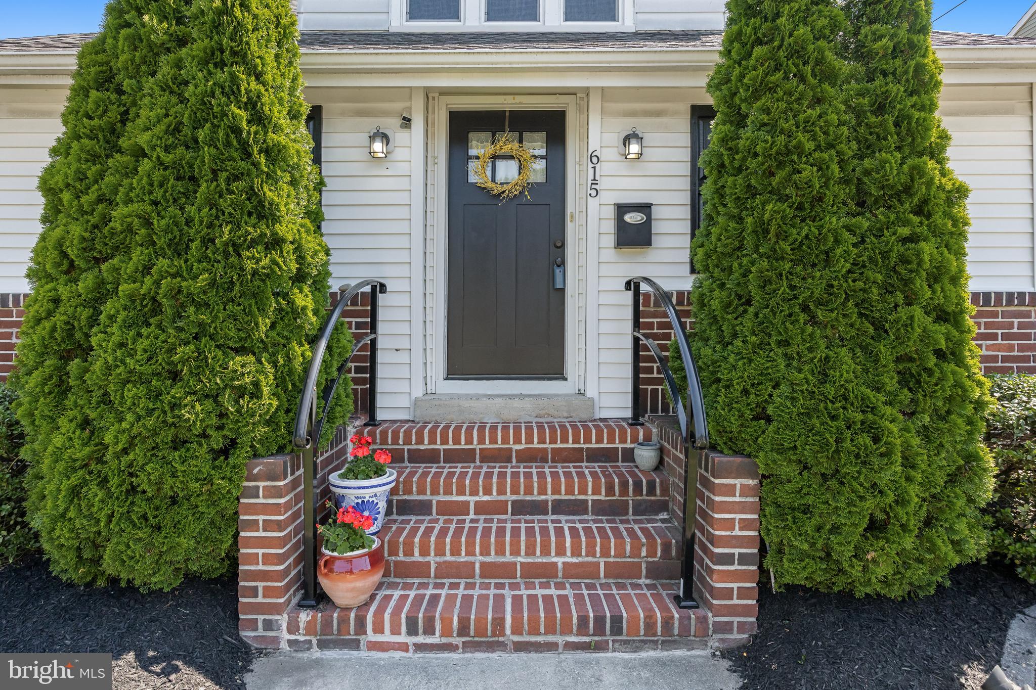 615 N WALNUT AVENUE