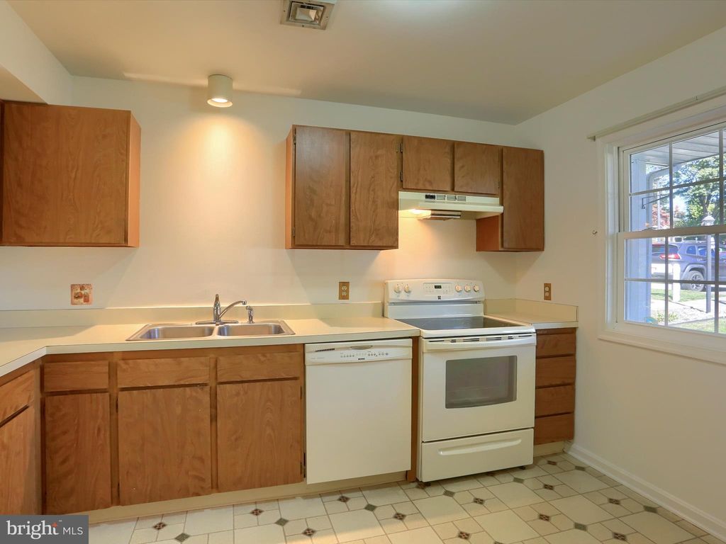 Photo of 1068 W Foxcroft Dr, CAMP HILL, PA 17011 (MLS # PACB2047748)