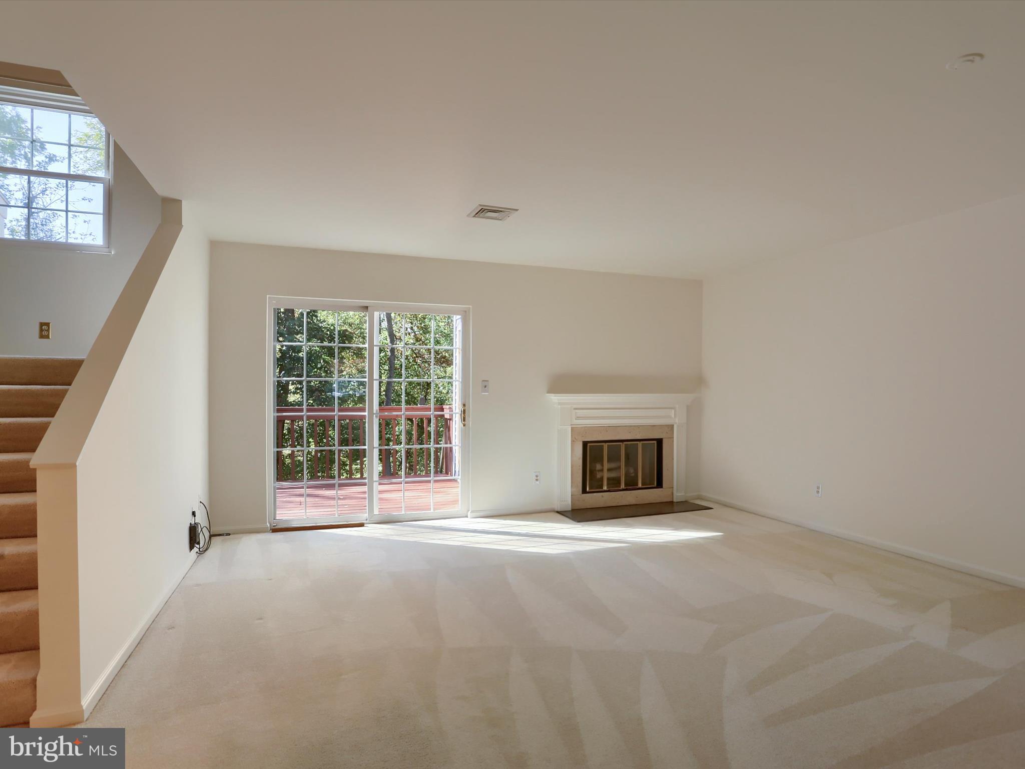 1068 W FOXCROFT DRIVE