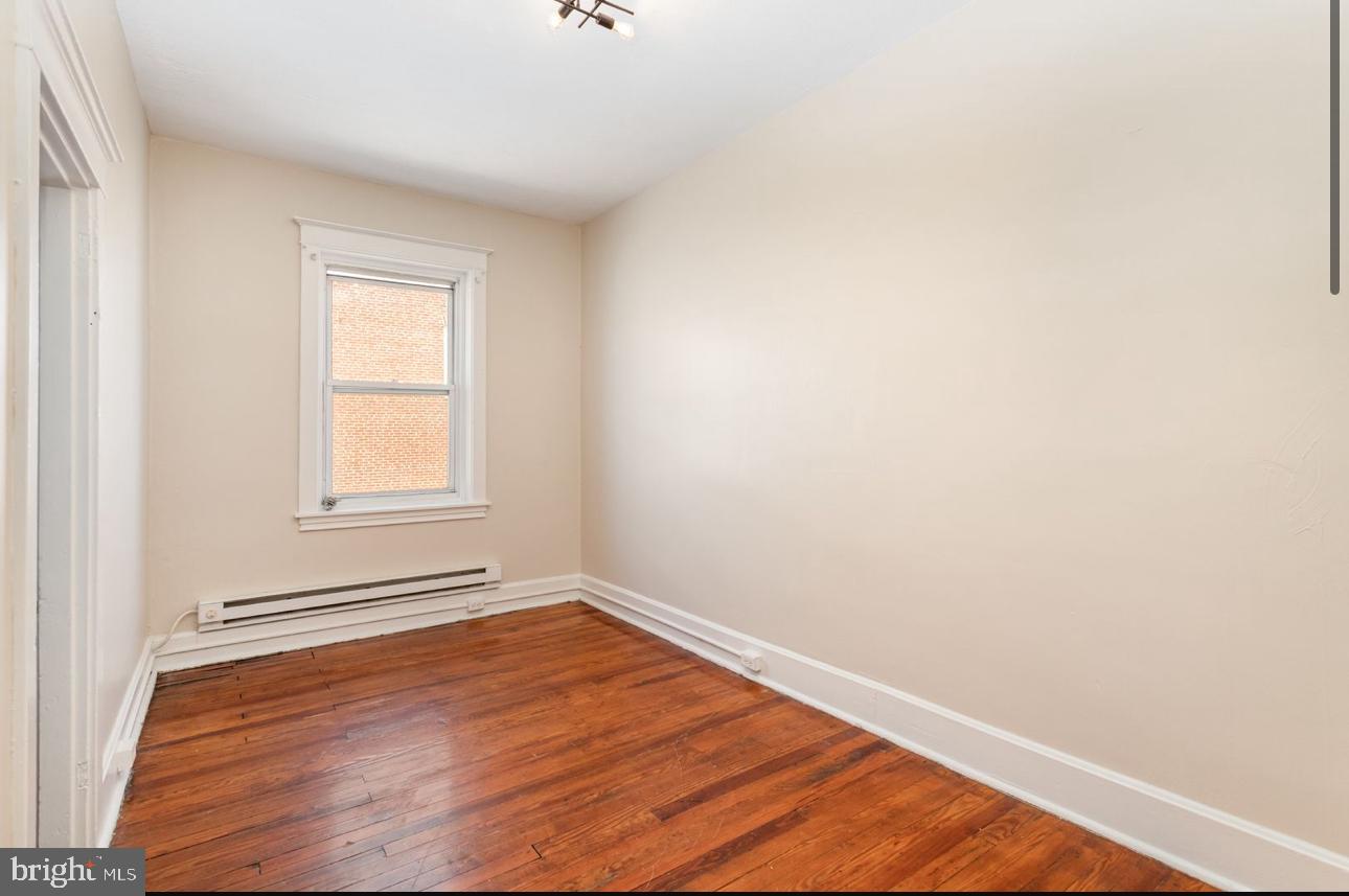 Third-floor 1-bedroom apartment featuring beautiful hardwood & white oak LVP floors, new quartz countertops, stainless steel appliances, fresh paint, updated light fixtures, and tall ceilings for an open, airy feel. Enjoy modern touches like a mini-split heating & cooling system, built-in desk, and island seating area.
Step outside and you’re next door to a café, surrounded by restaurants, shops, theater, farmers market, breweries, and just 1.5 blocks from Dickinson College. Street parking available in front, or use the public garage at the rear.
✅ Common laundry on-site (first floor, add’l cost)
✅ Option to rent furnished or unfurnished
✅ Available NOW – 12-month lease
✅ Rent includes water, sewer & trash
Live in the heart of Carlisle—everything is just steps away!