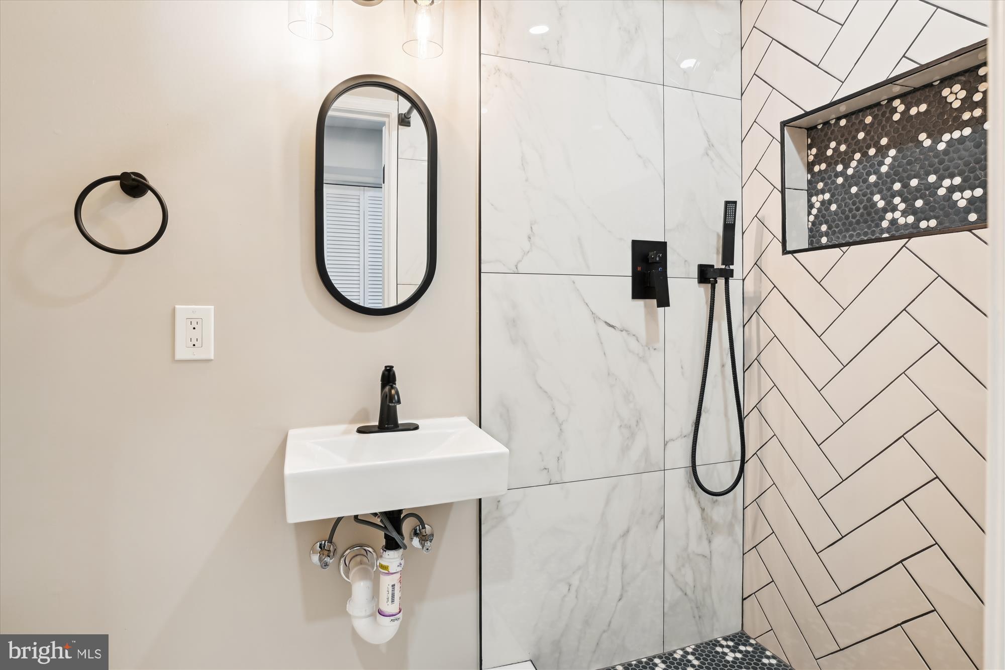 MONDAWMIN - Residential Lease