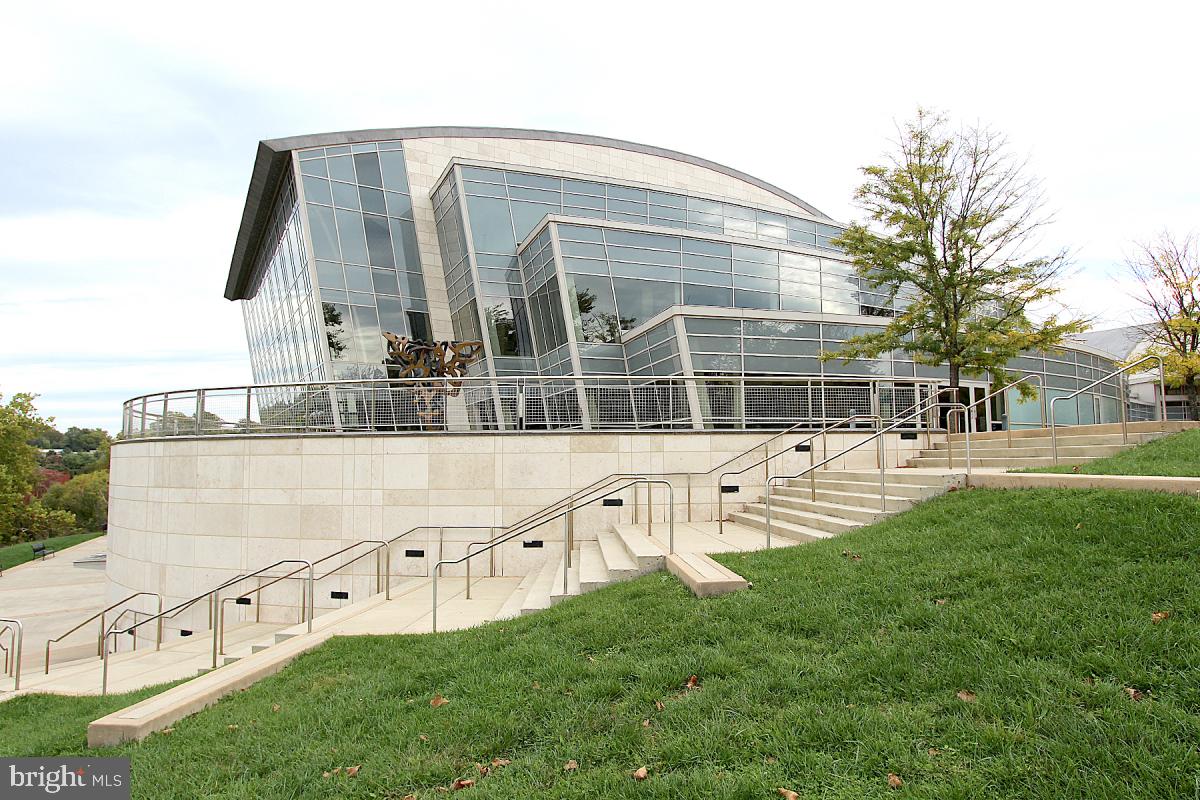 PARKSIDE CONDOMINIUMS - Residential Lease