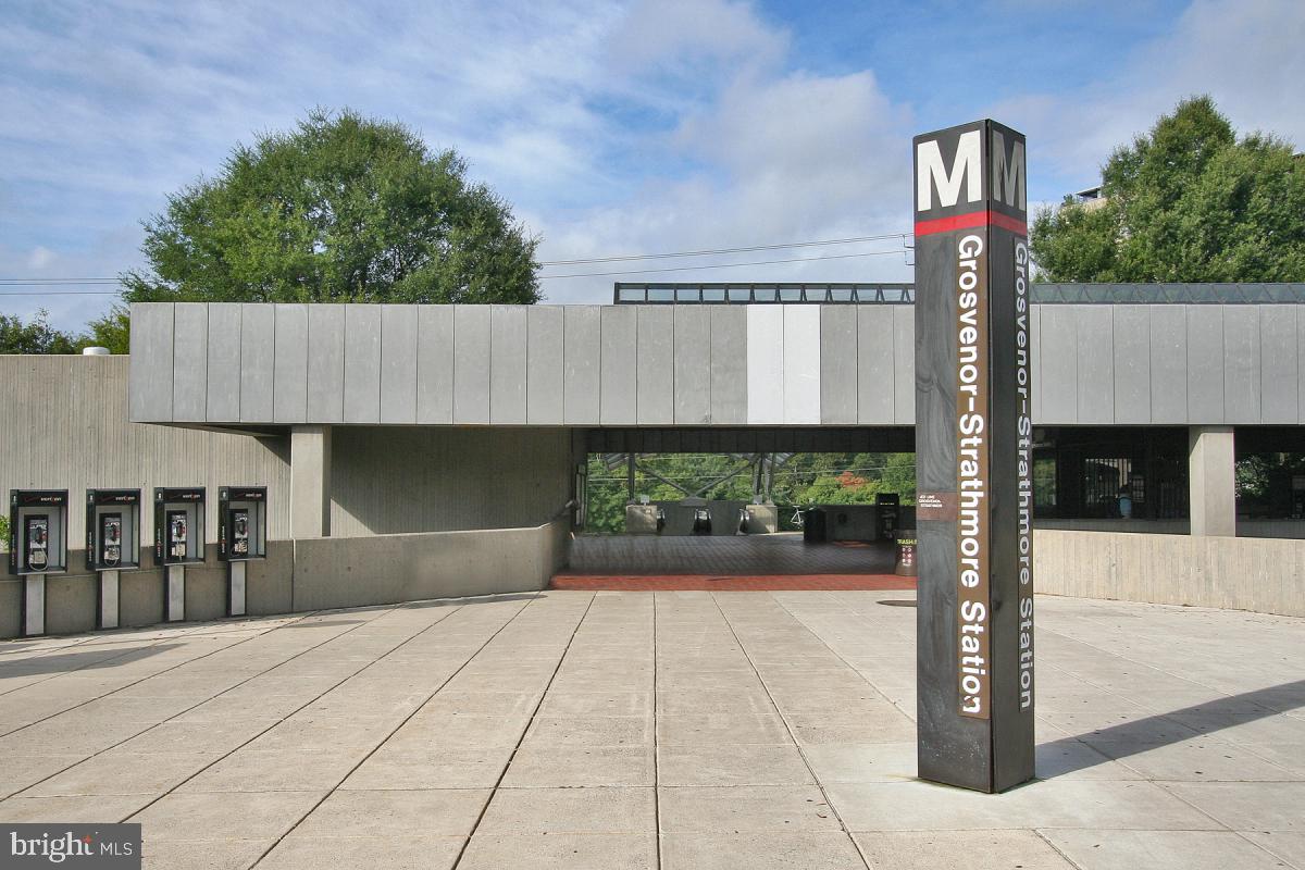 PARKSIDE CONDOMINIUMS - Residential Lease