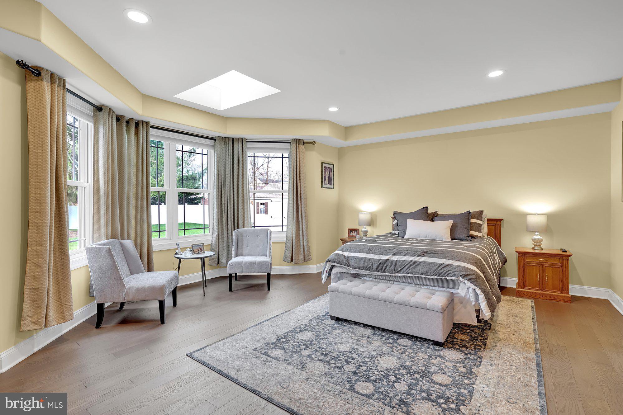 MAKEFIELD MANOR - Residential