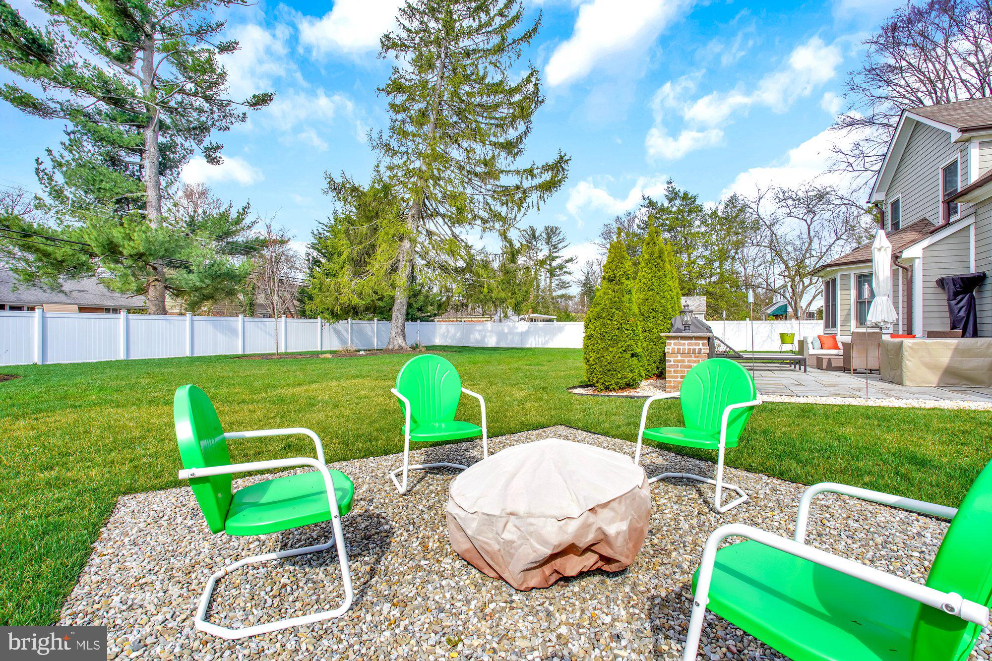 MAKEFIELD MANOR - Residential