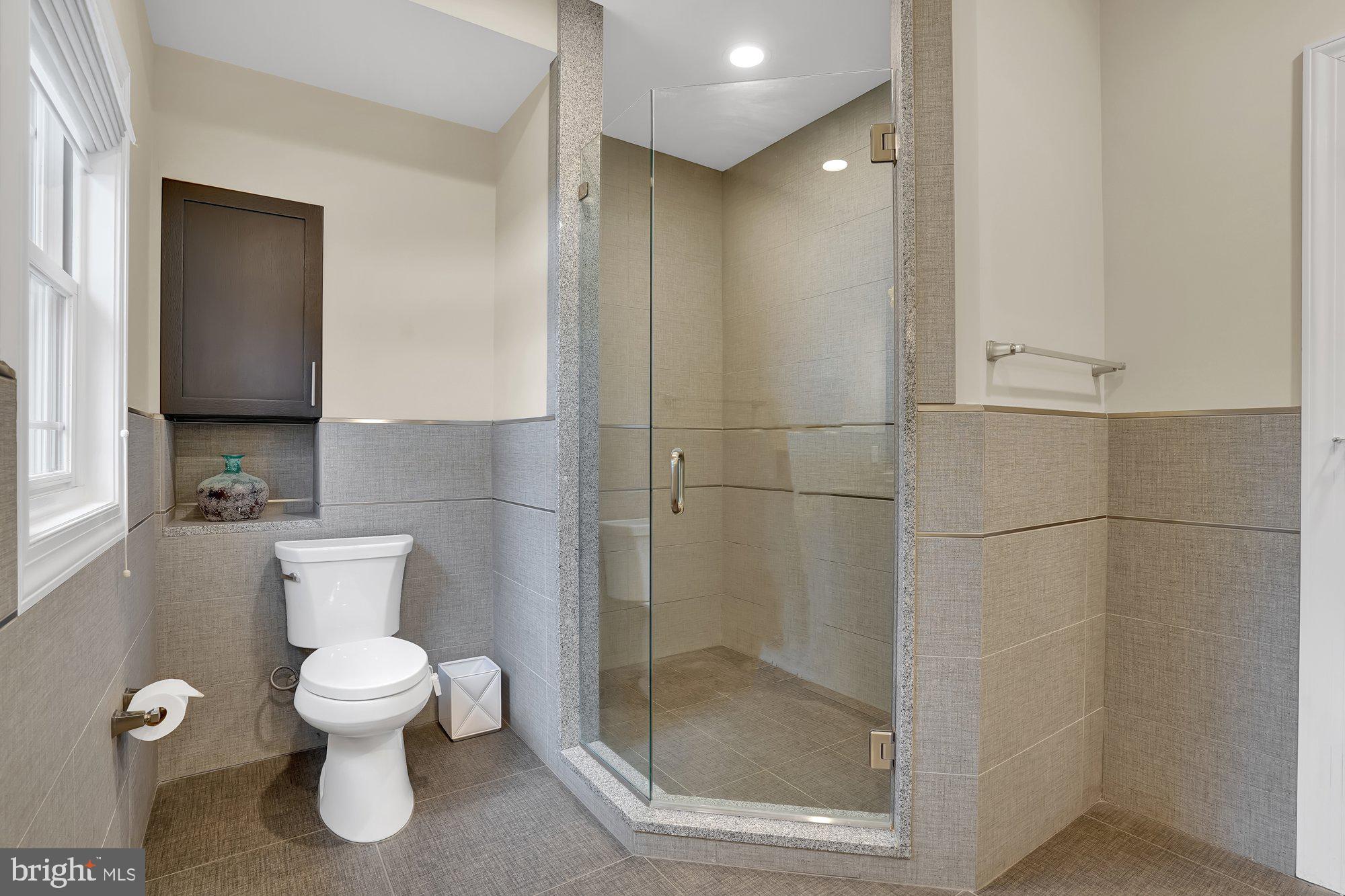 MAKEFIELD MANOR - Residential