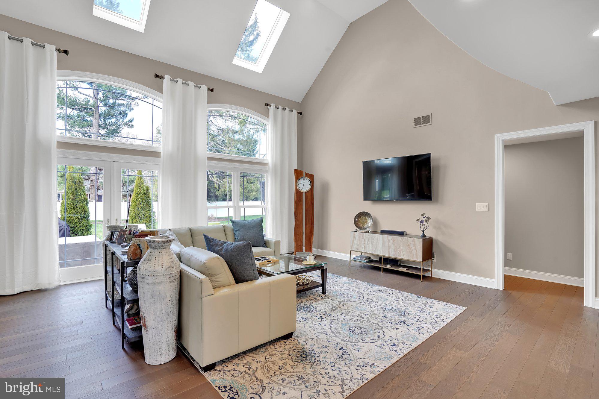 MAKEFIELD MANOR - Residential