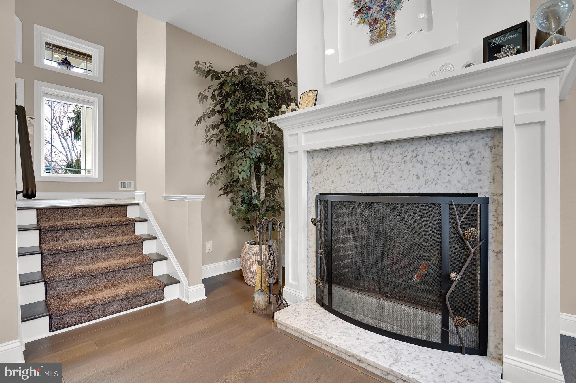 MAKEFIELD MANOR - Residential