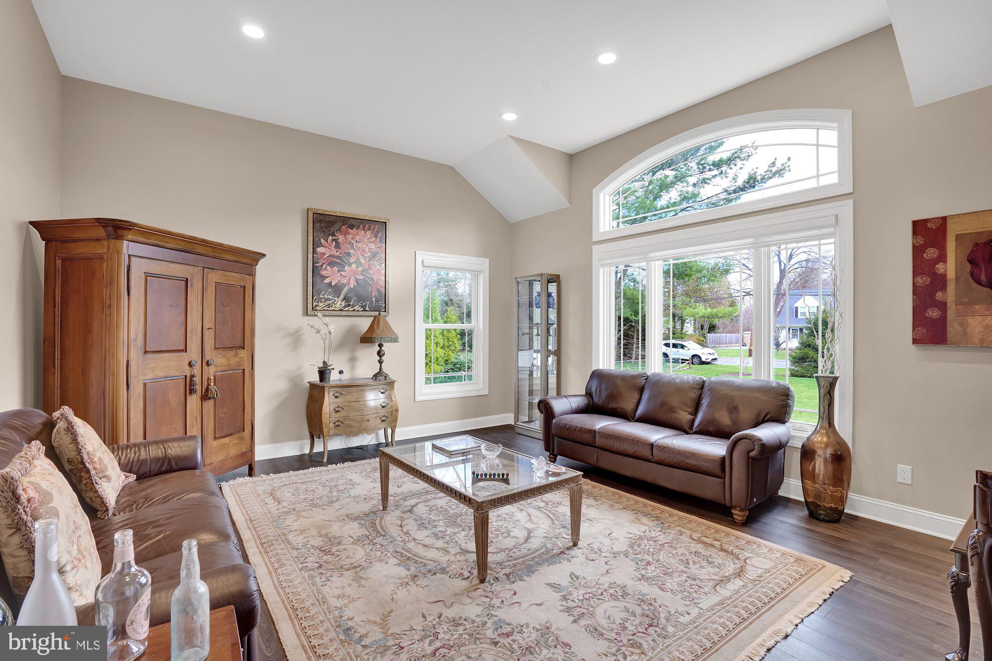 MAKEFIELD MANOR - Residential