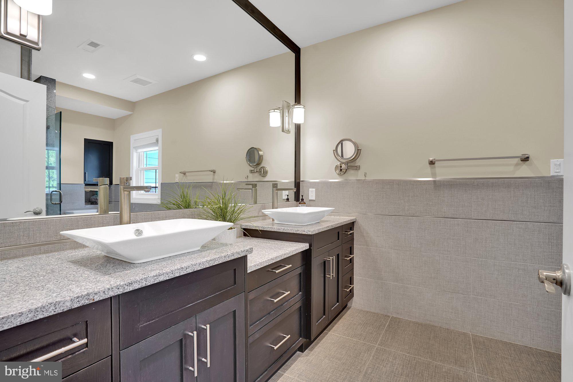 MAKEFIELD MANOR - Residential