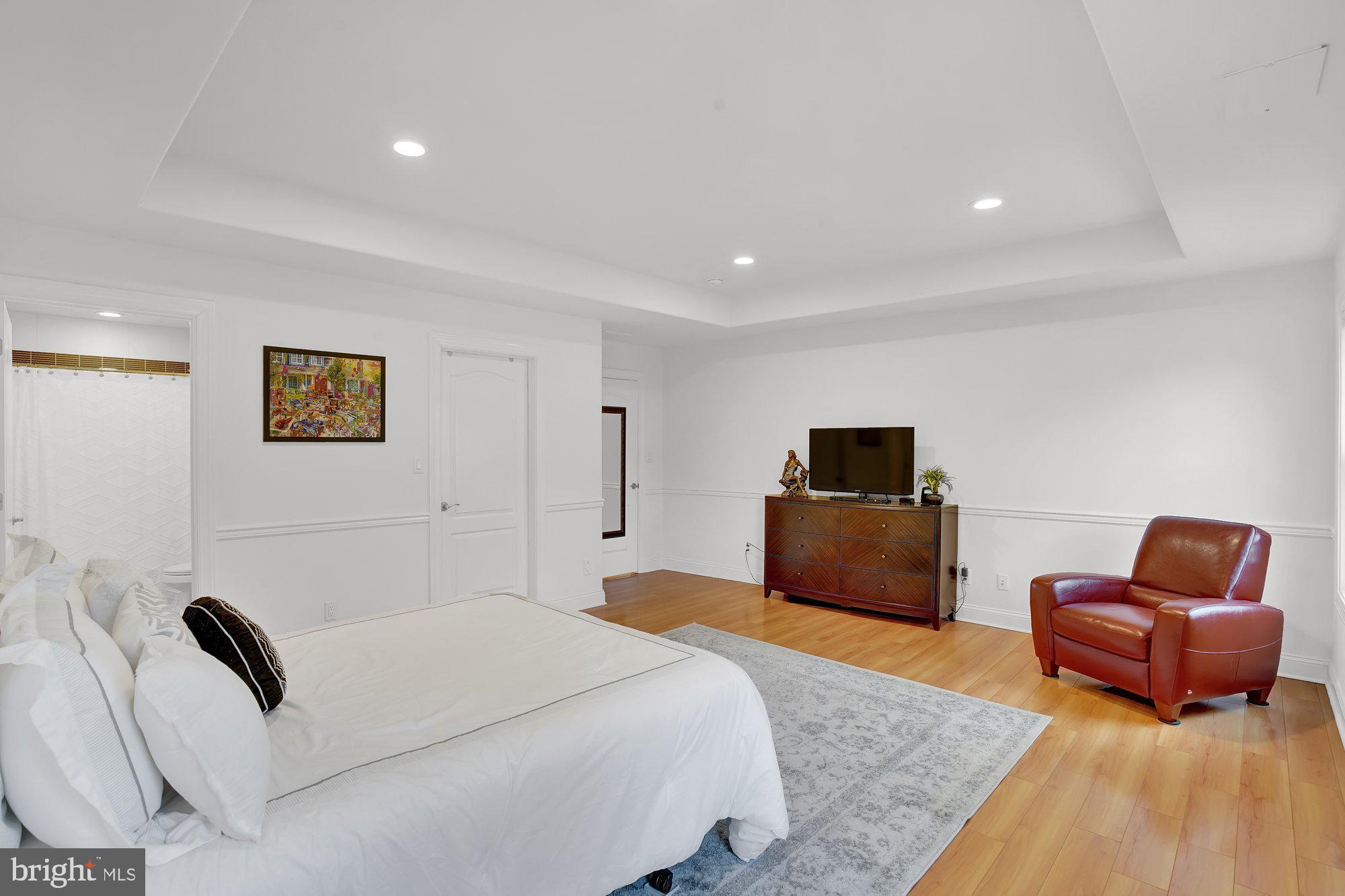 MAKEFIELD MANOR - Residential