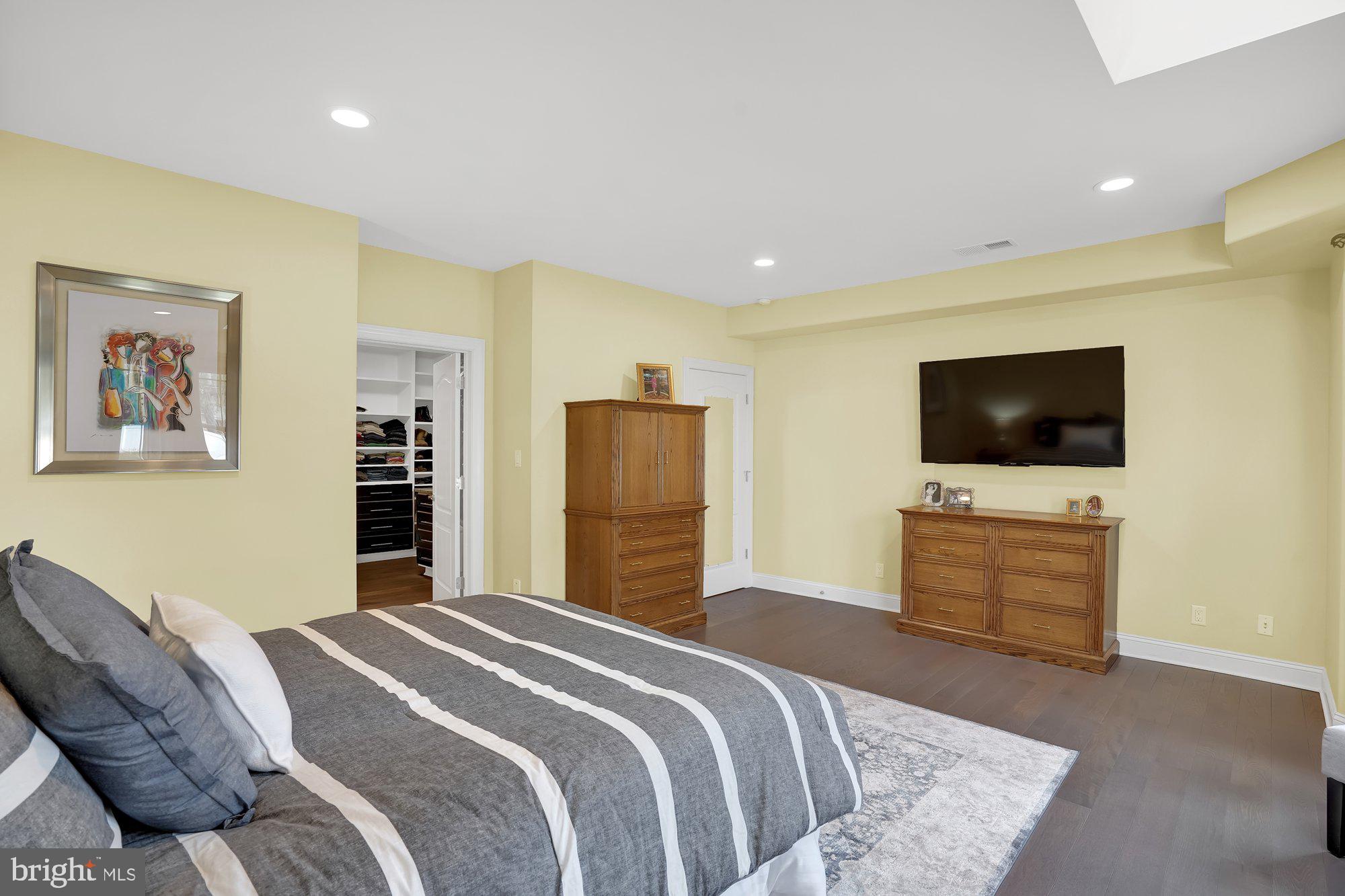 MAKEFIELD MANOR - Residential