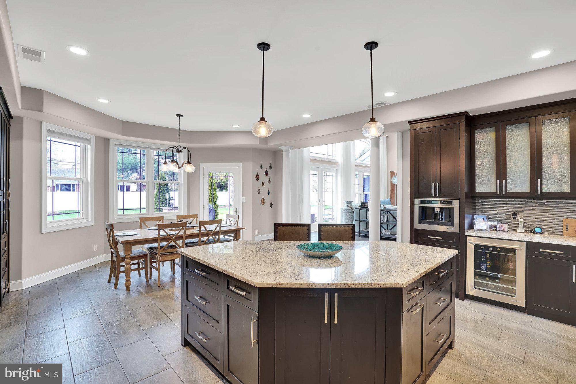 MAKEFIELD MANOR - Residential