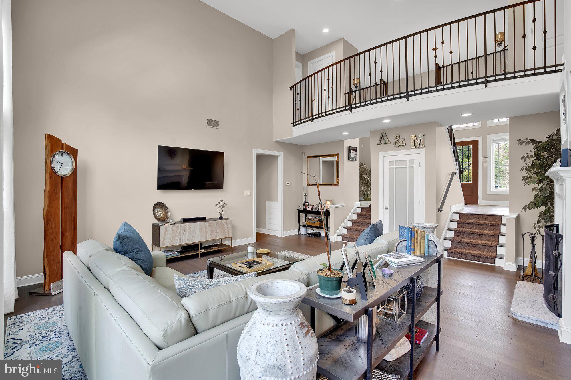 MAKEFIELD MANOR - Residential