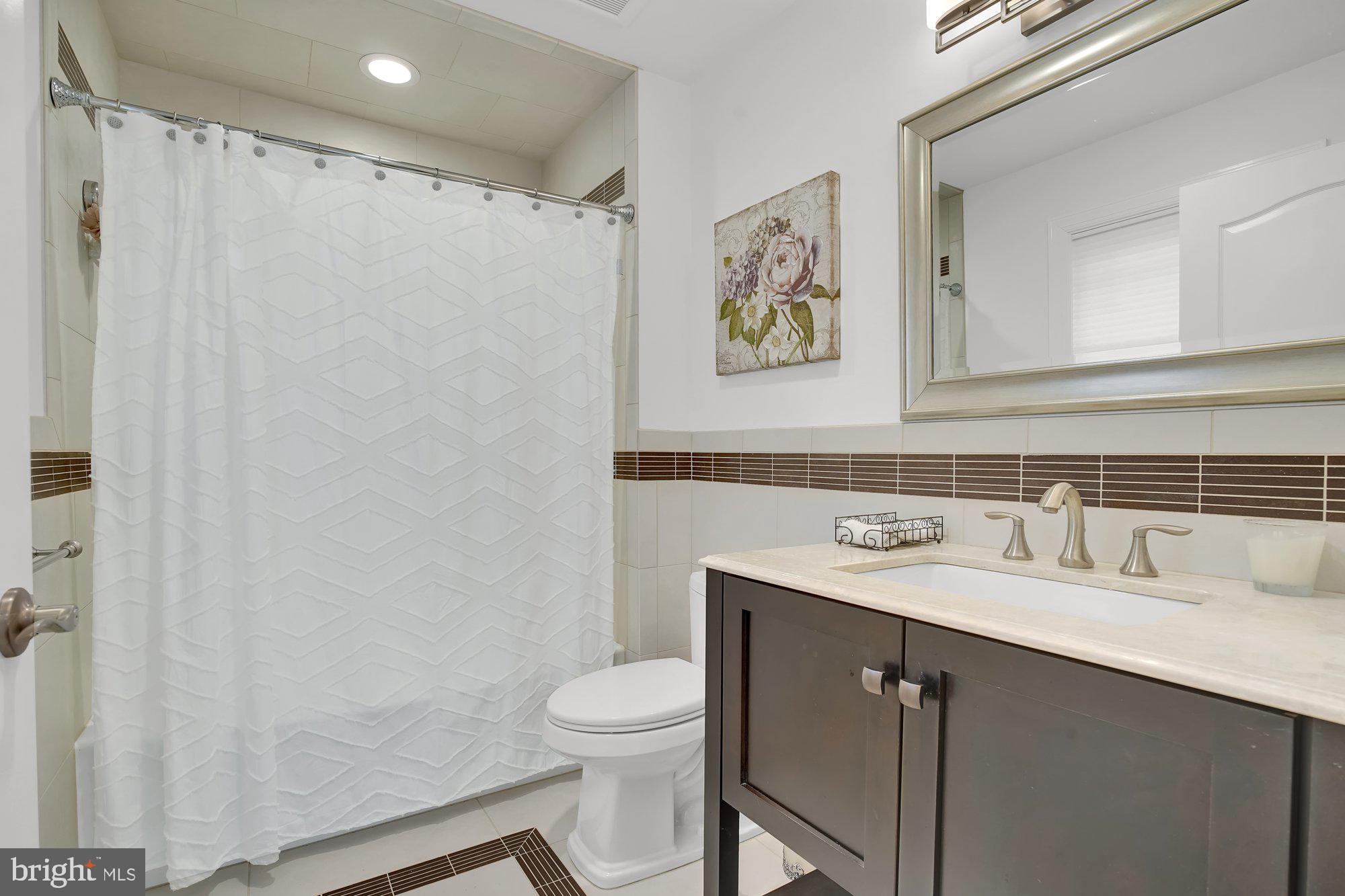 MAKEFIELD MANOR - Residential