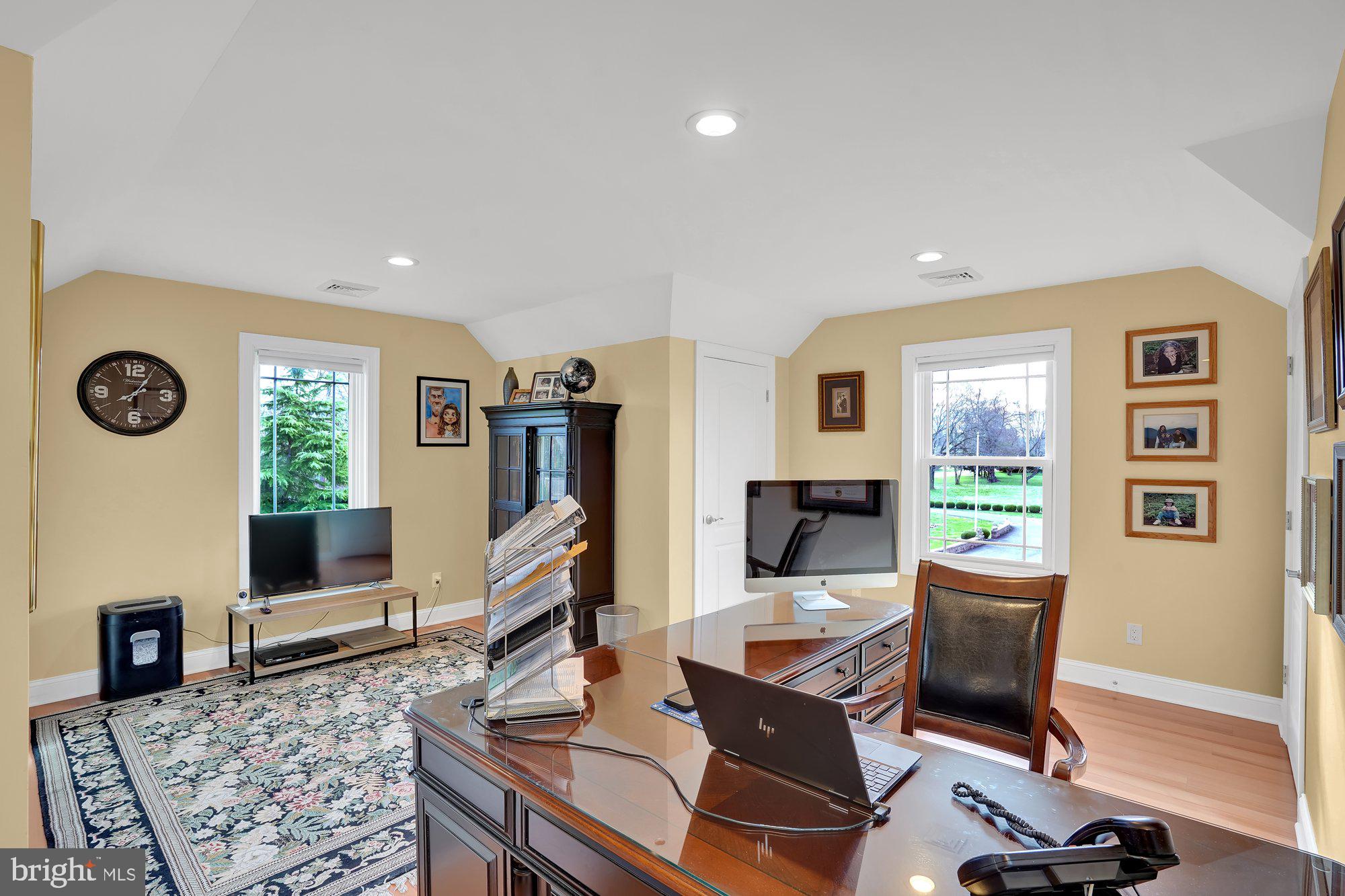 MAKEFIELD MANOR - Residential