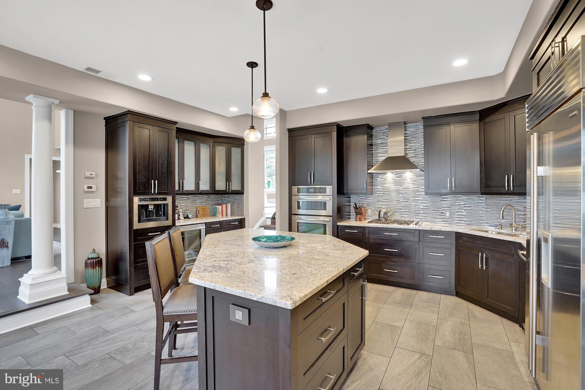 MAKEFIELD MANOR - Residential