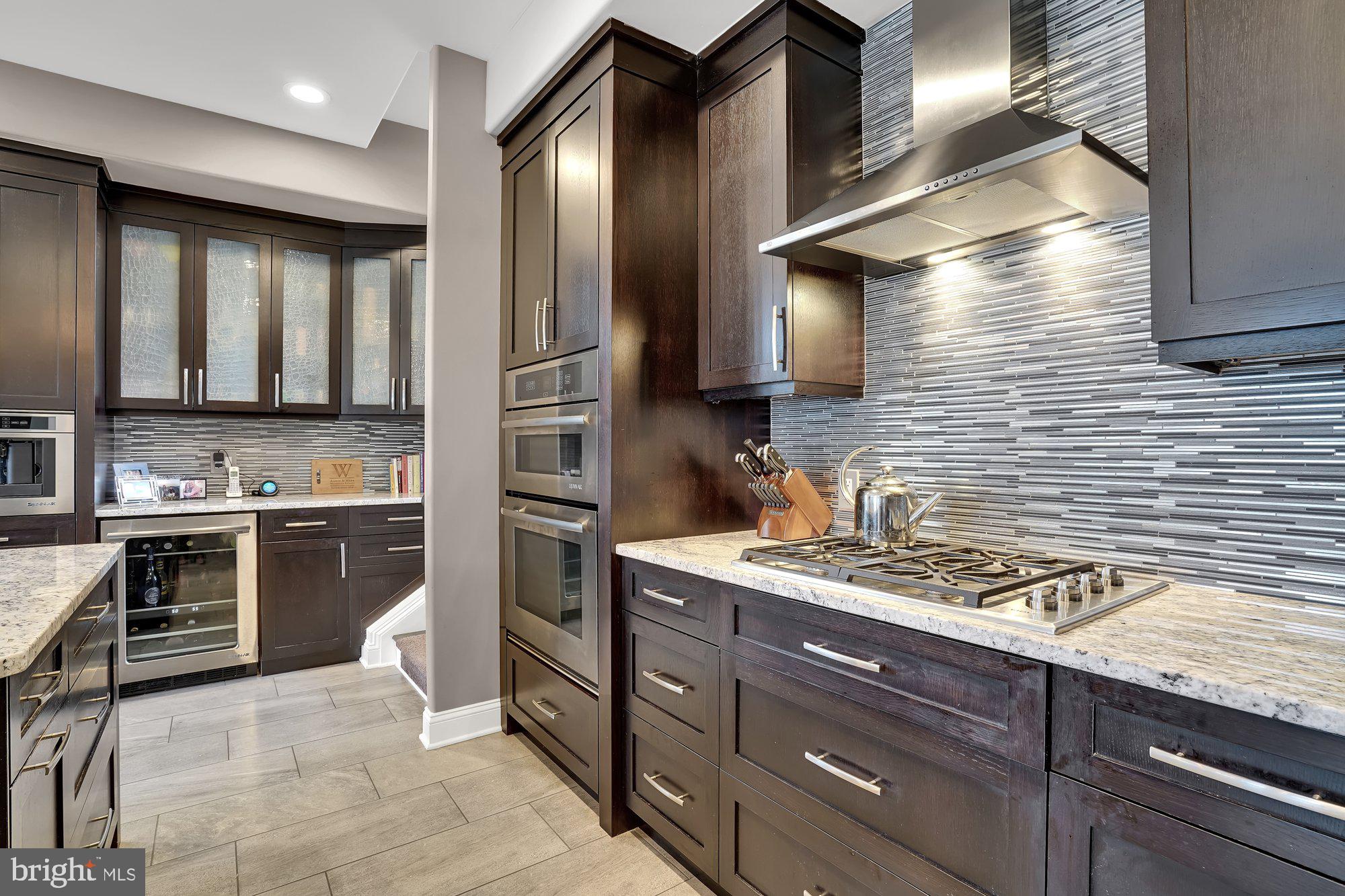 MAKEFIELD MANOR - Residential