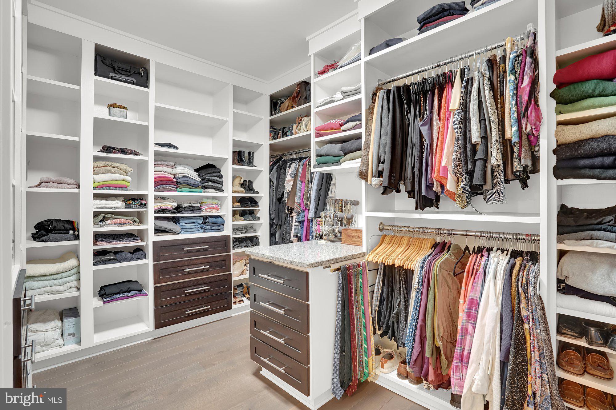 MAKEFIELD MANOR - Residential