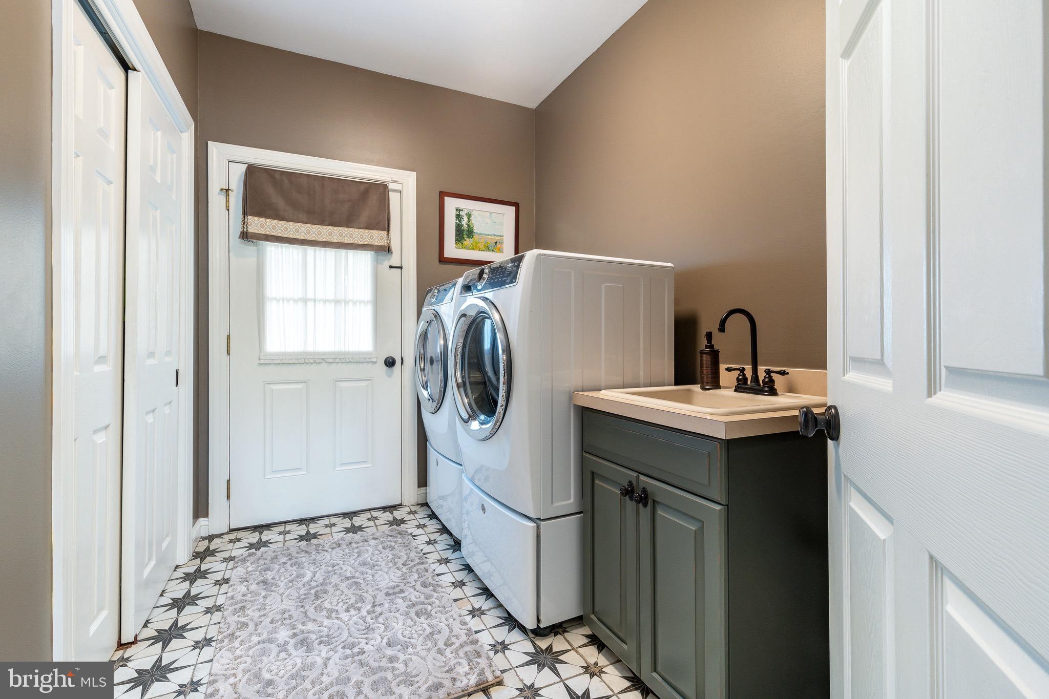 PINEVILLE - Residential