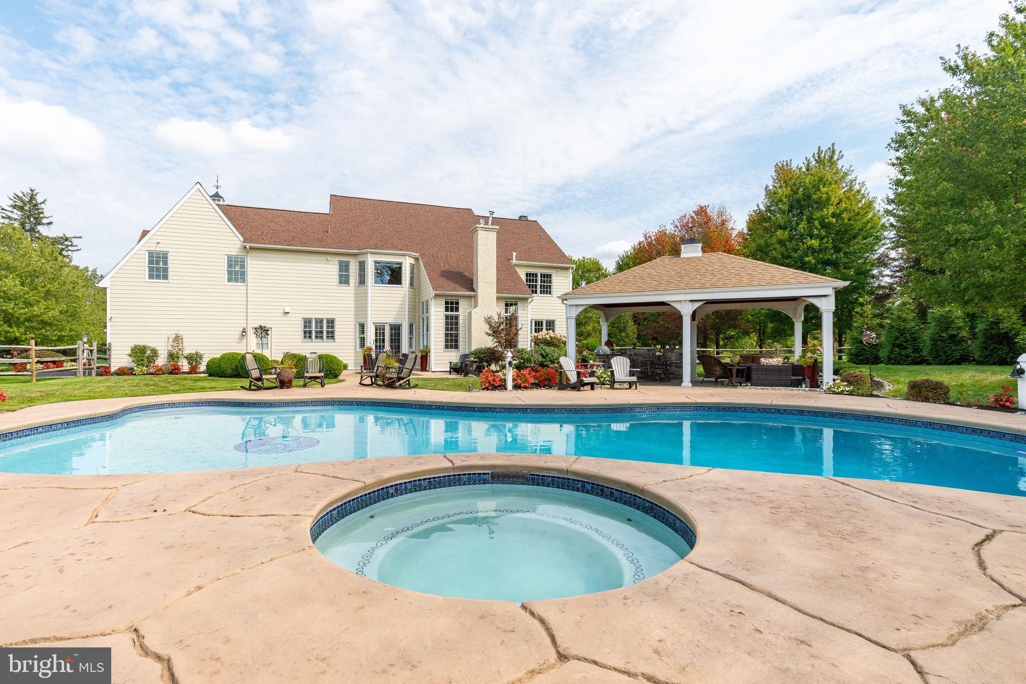 PINEVILLE - Residential