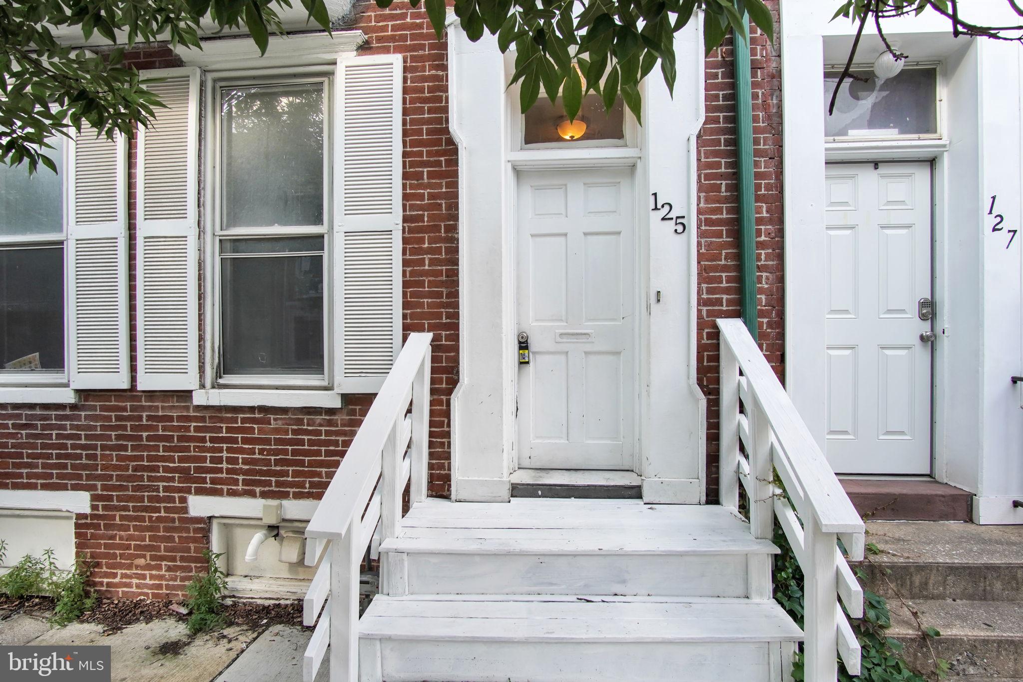 125 S PERSHING AVENUE