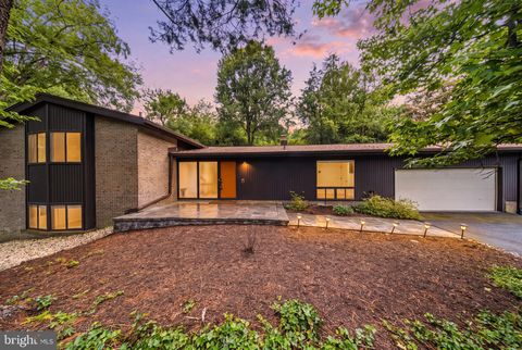 Photo of 3407 Wessynton Way, ALEXANDRIA, VA 22309 (MLS # VAFX2327382)