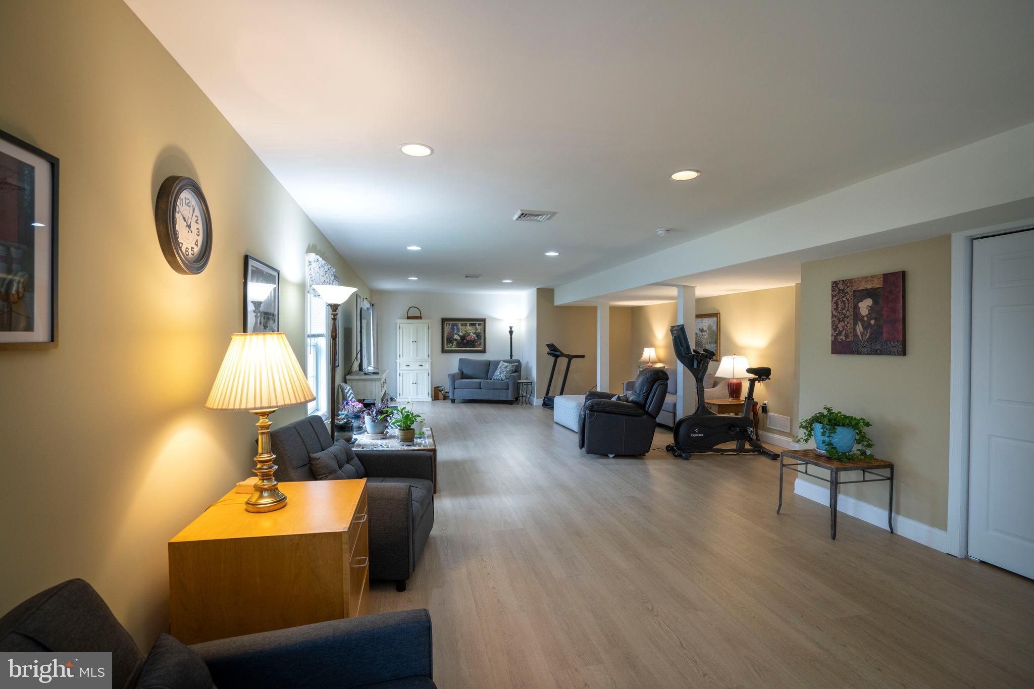 COUNTRY COVE - Residential