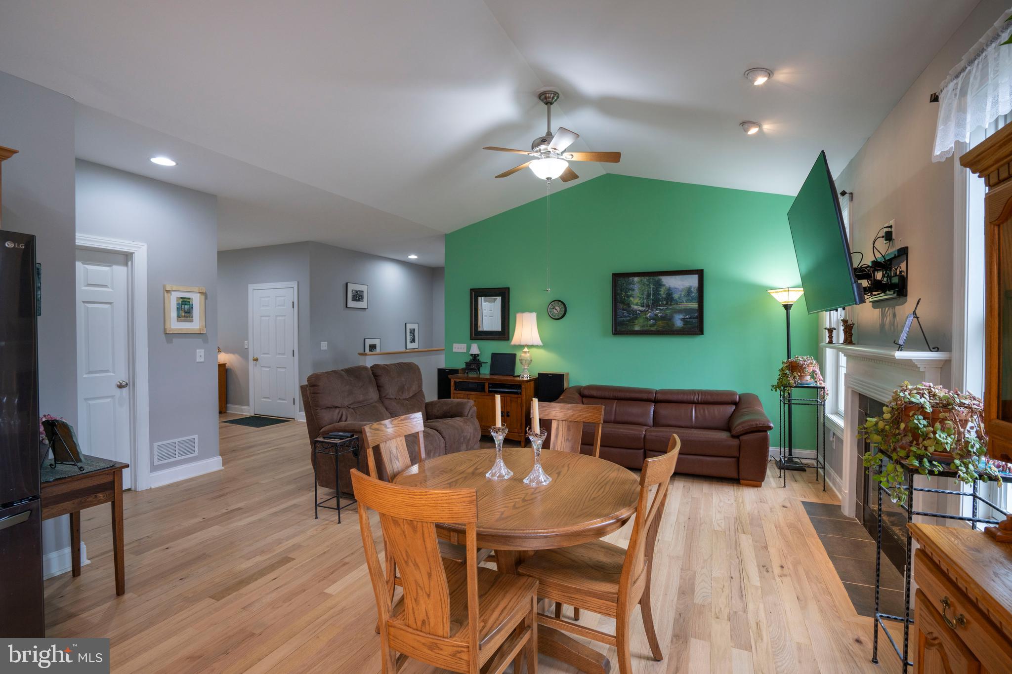 COUNTRY COVE - Residential