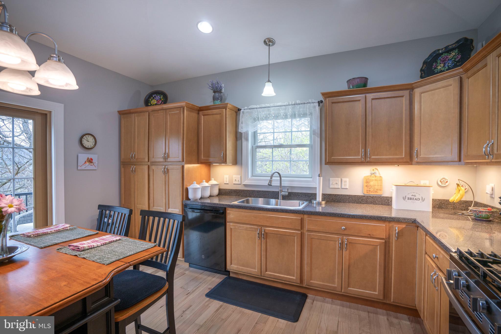 COUNTRY COVE - Residential