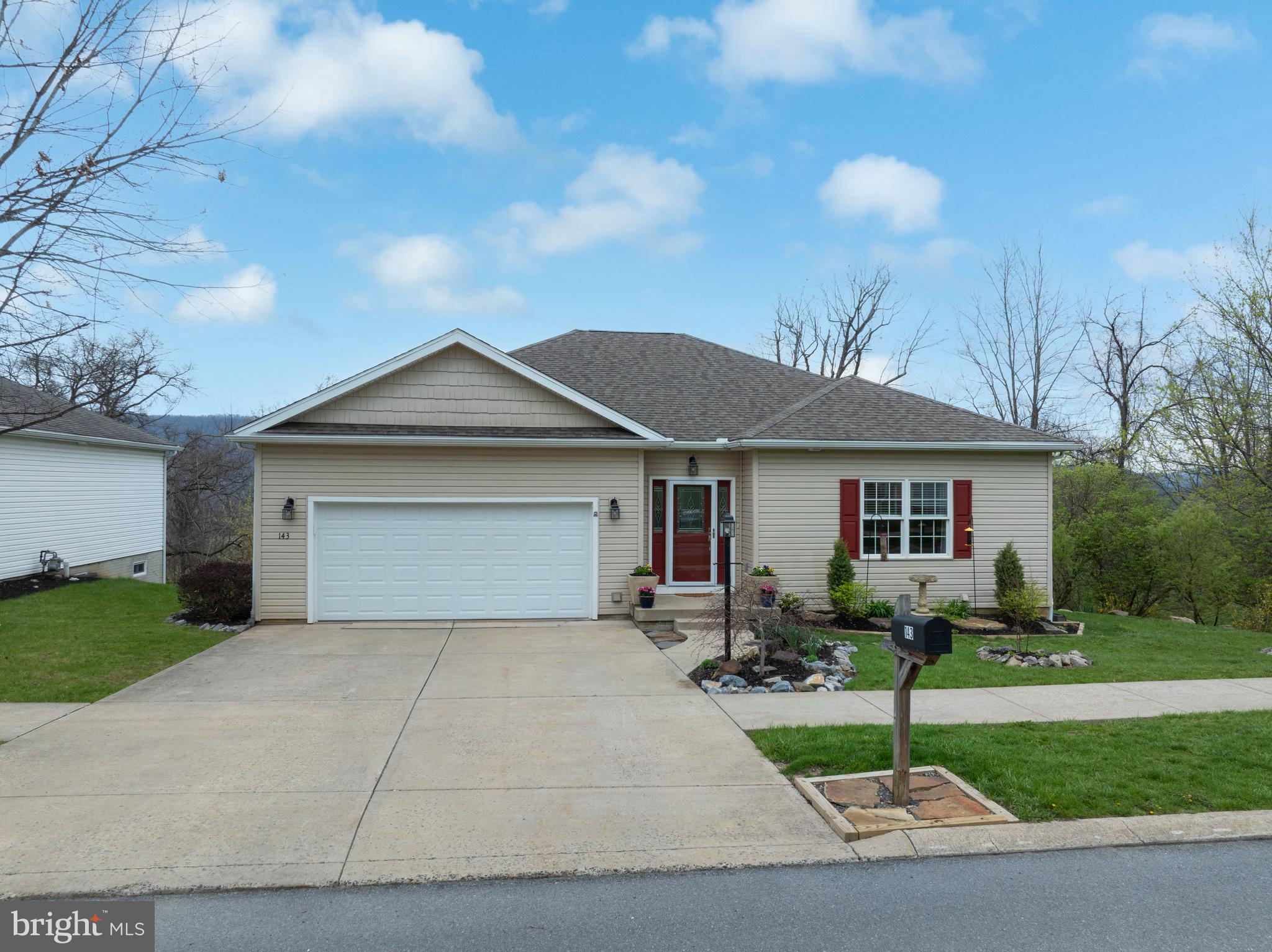 COUNTRY COVE - Residential