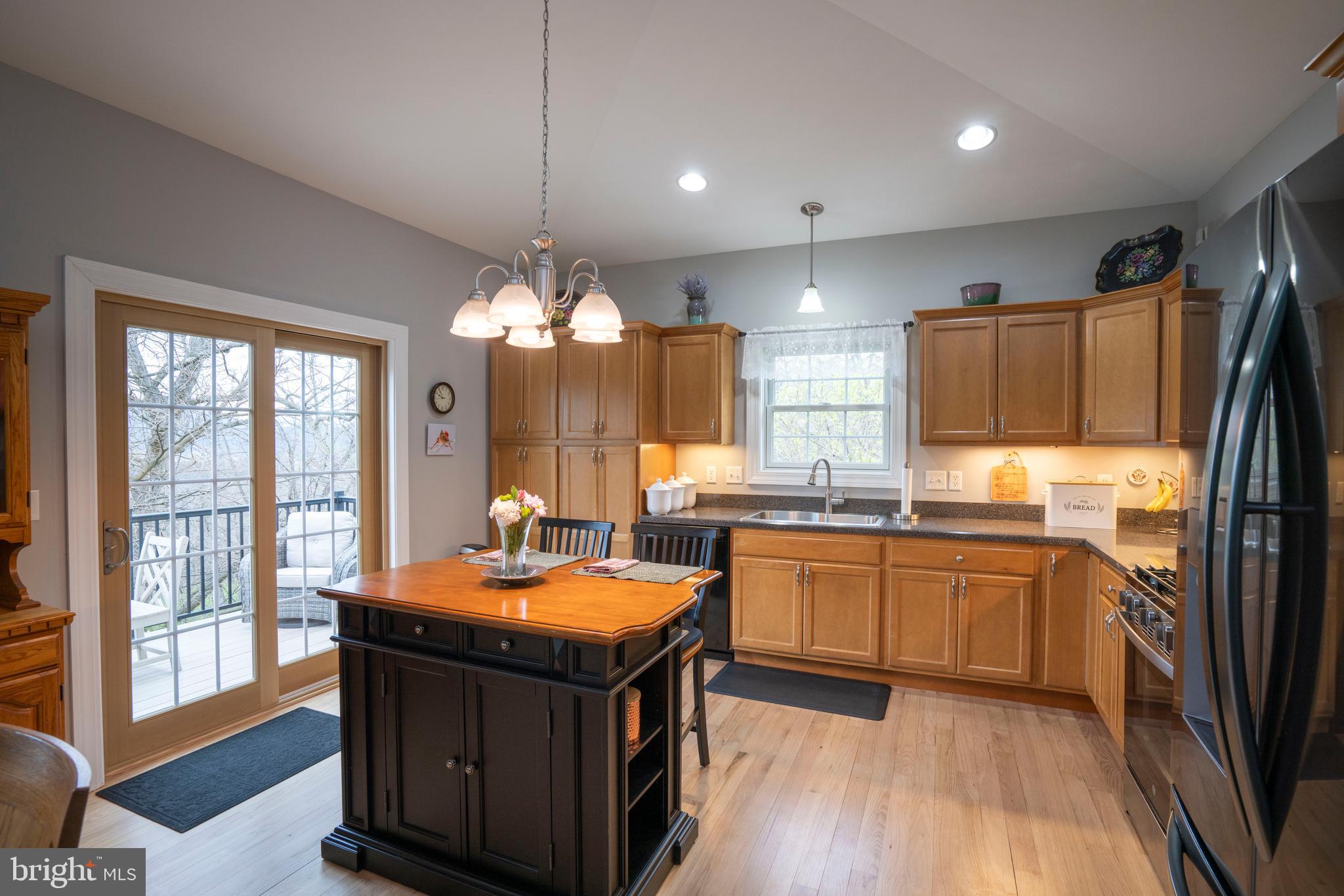 COUNTRY COVE - Residential