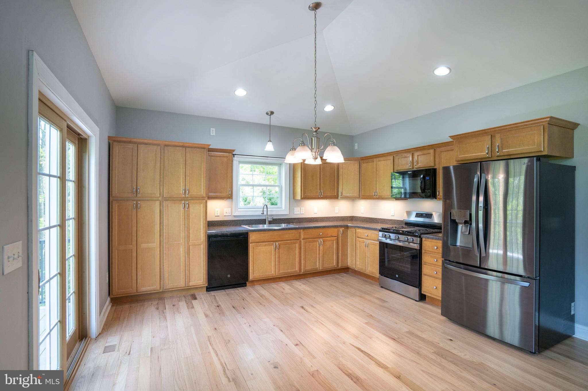 COUNTRY COVE - Residential
