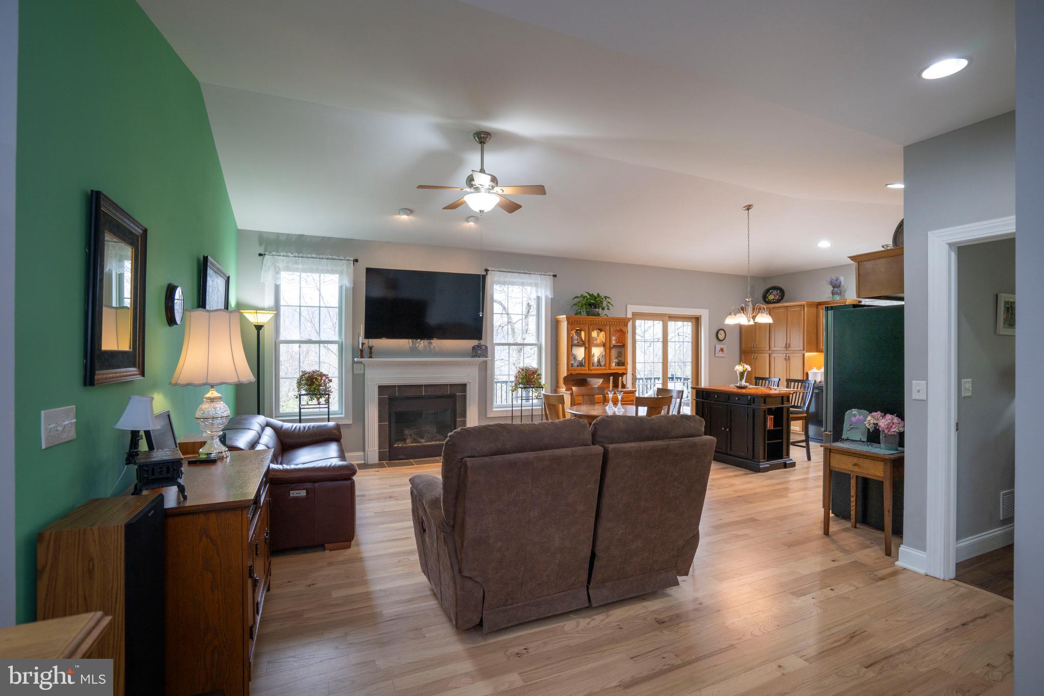 COUNTRY COVE - Residential