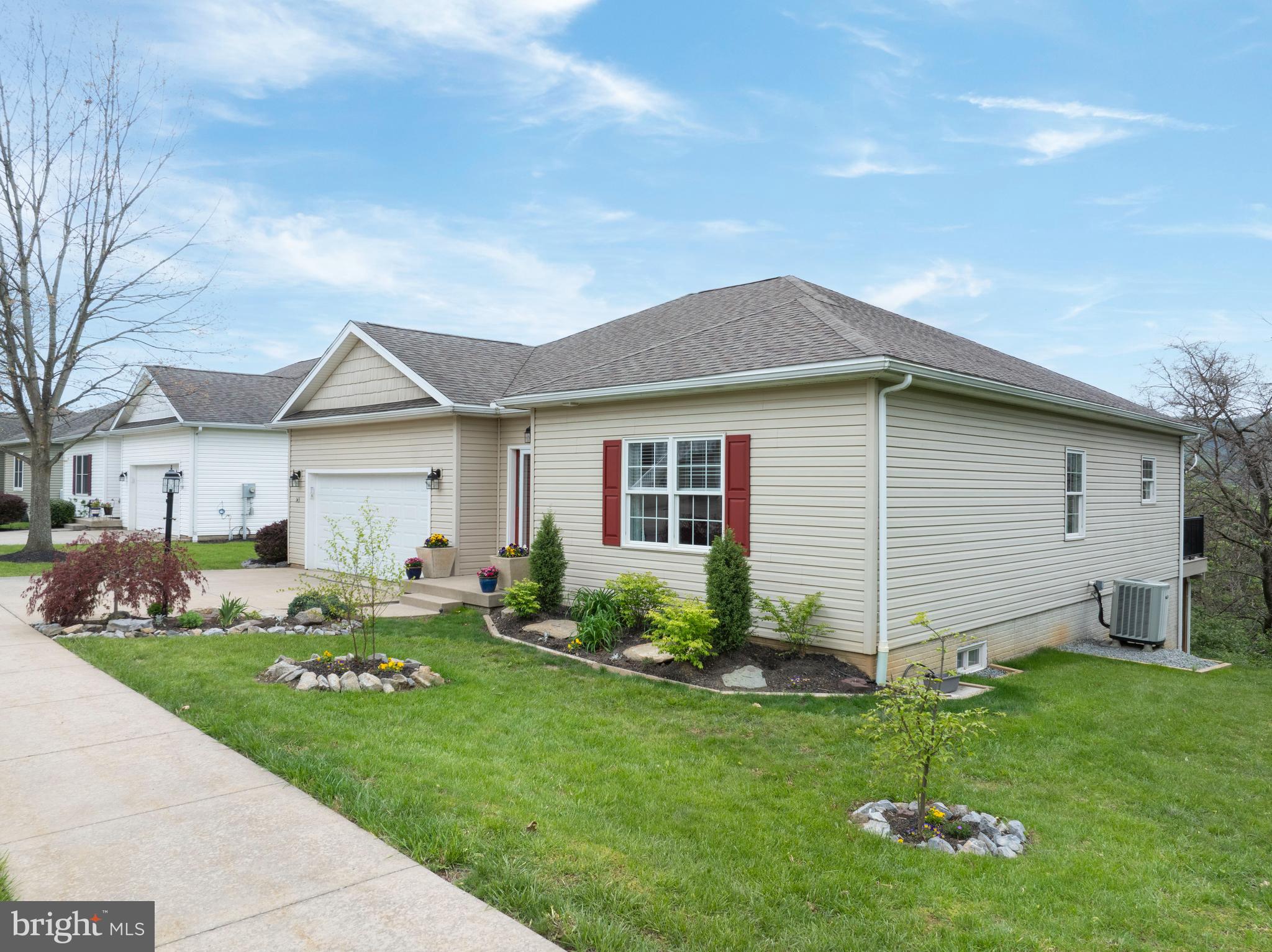 COUNTRY COVE - Residential