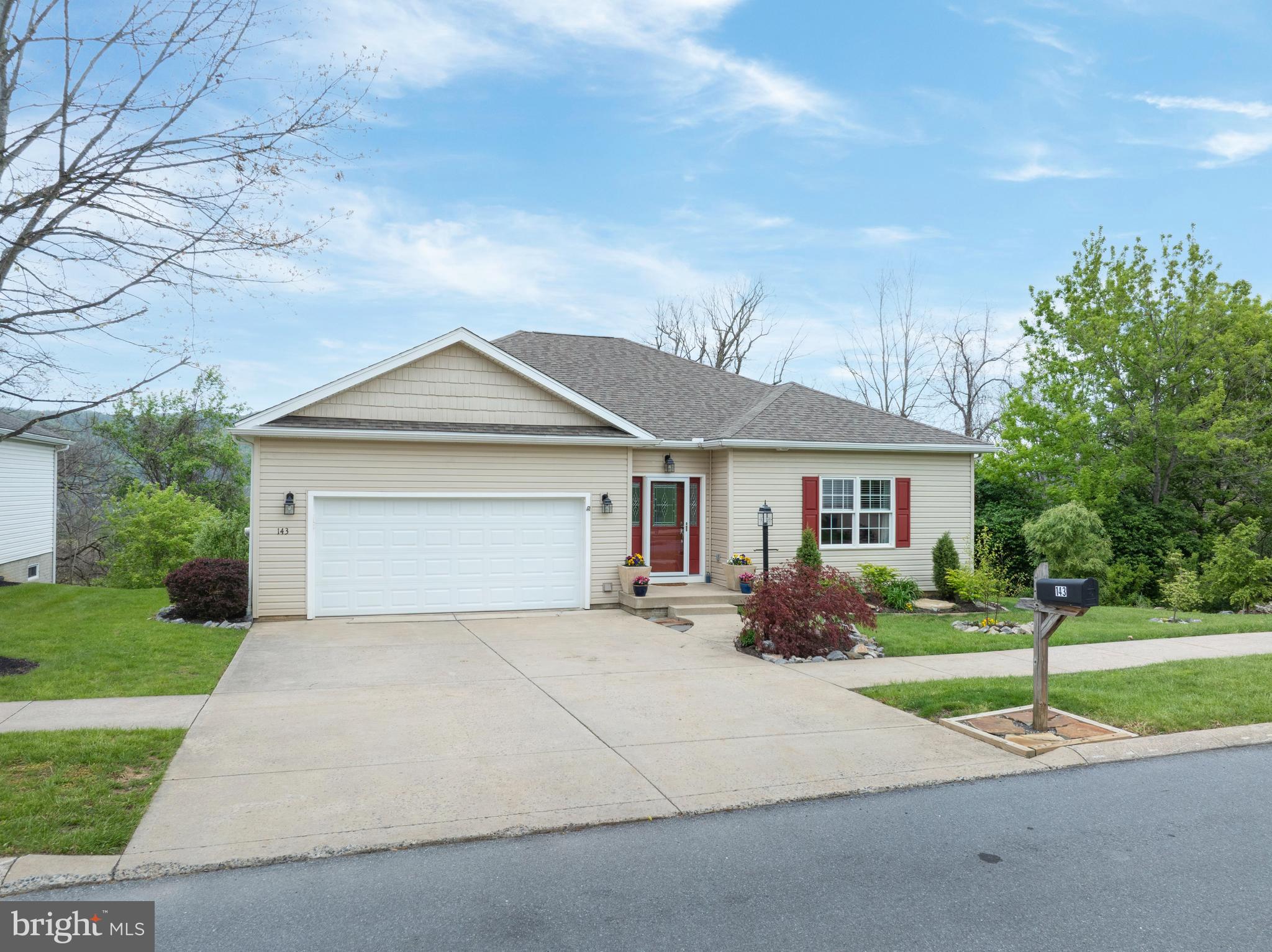 COUNTRY COVE - Residential