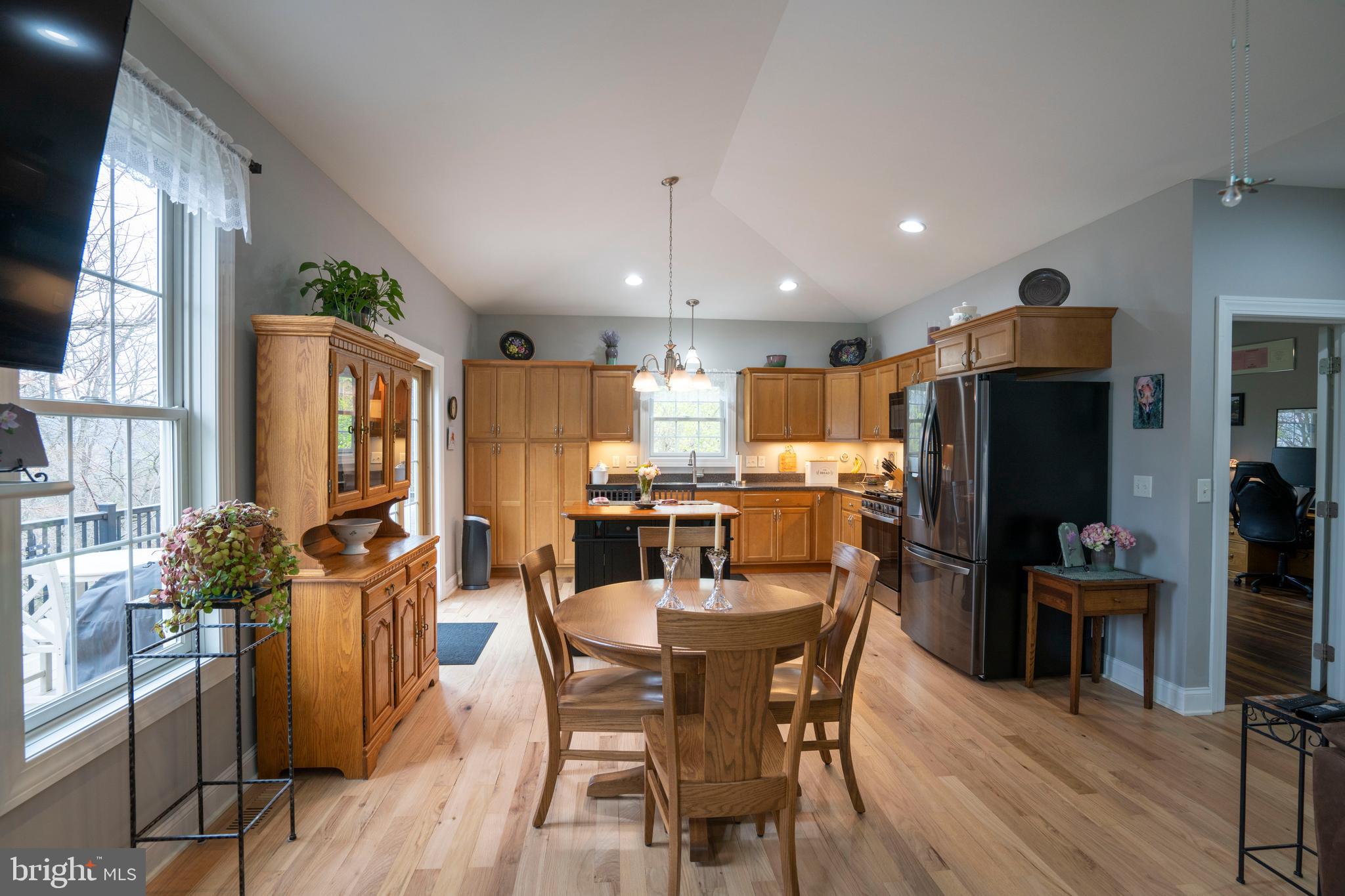 COUNTRY COVE - Residential