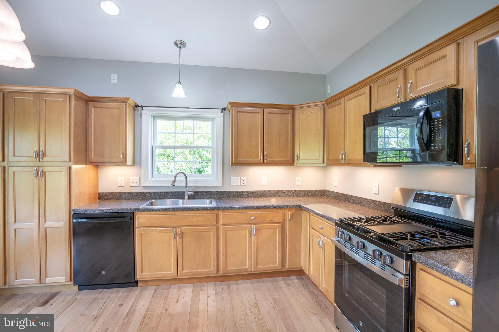 COUNTRY COVE - Residential