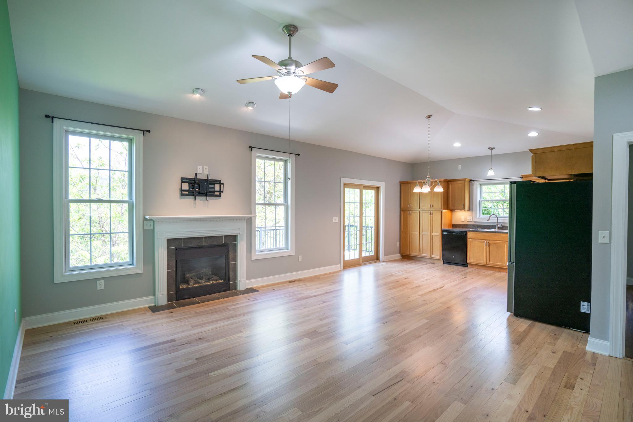 COUNTRY COVE - Residential
