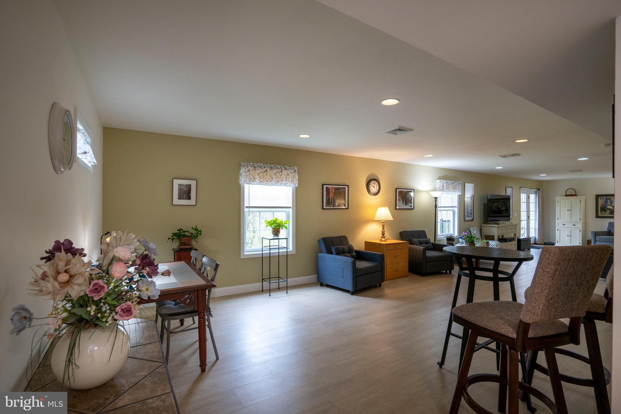 COUNTRY COVE - Residential