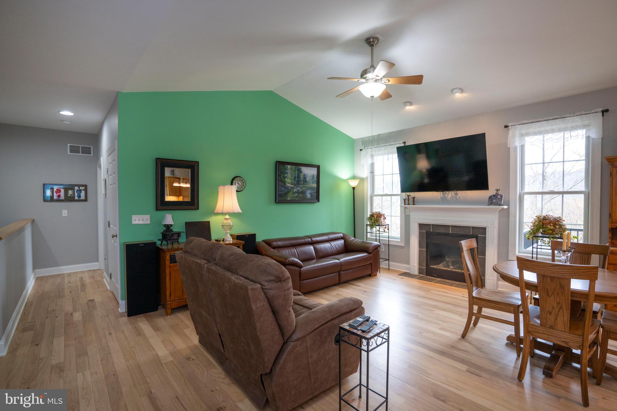 COUNTRY COVE - Residential