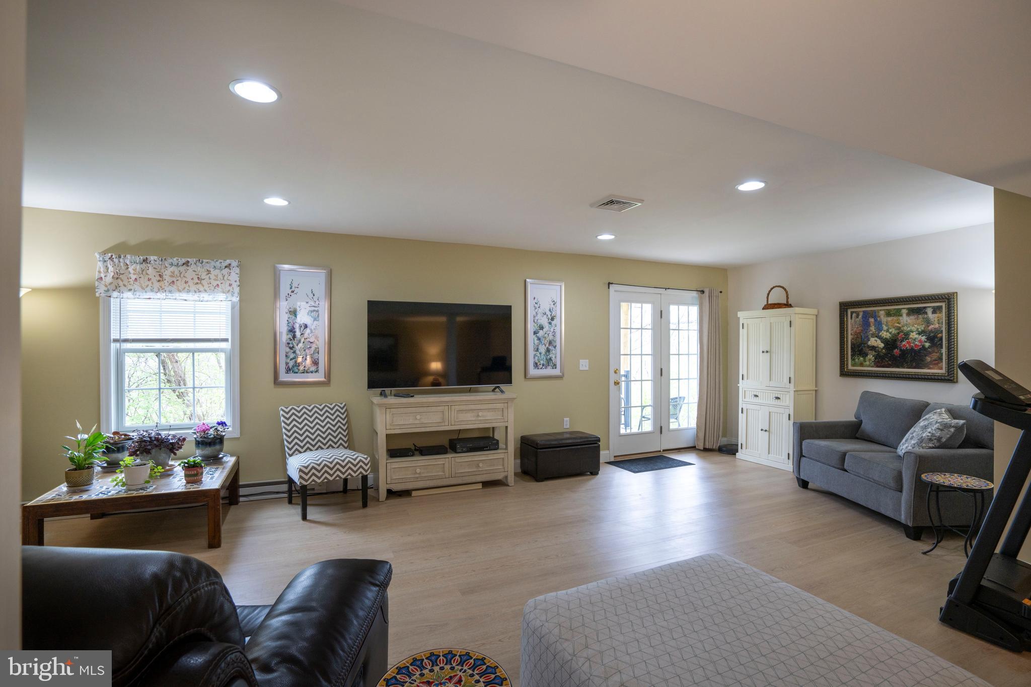 COUNTRY COVE - Residential