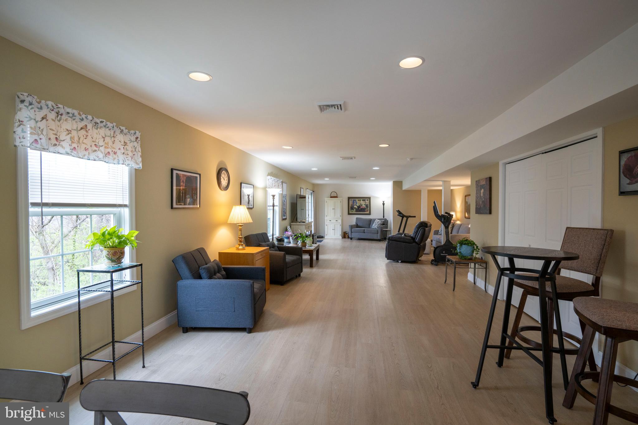 COUNTRY COVE - Residential