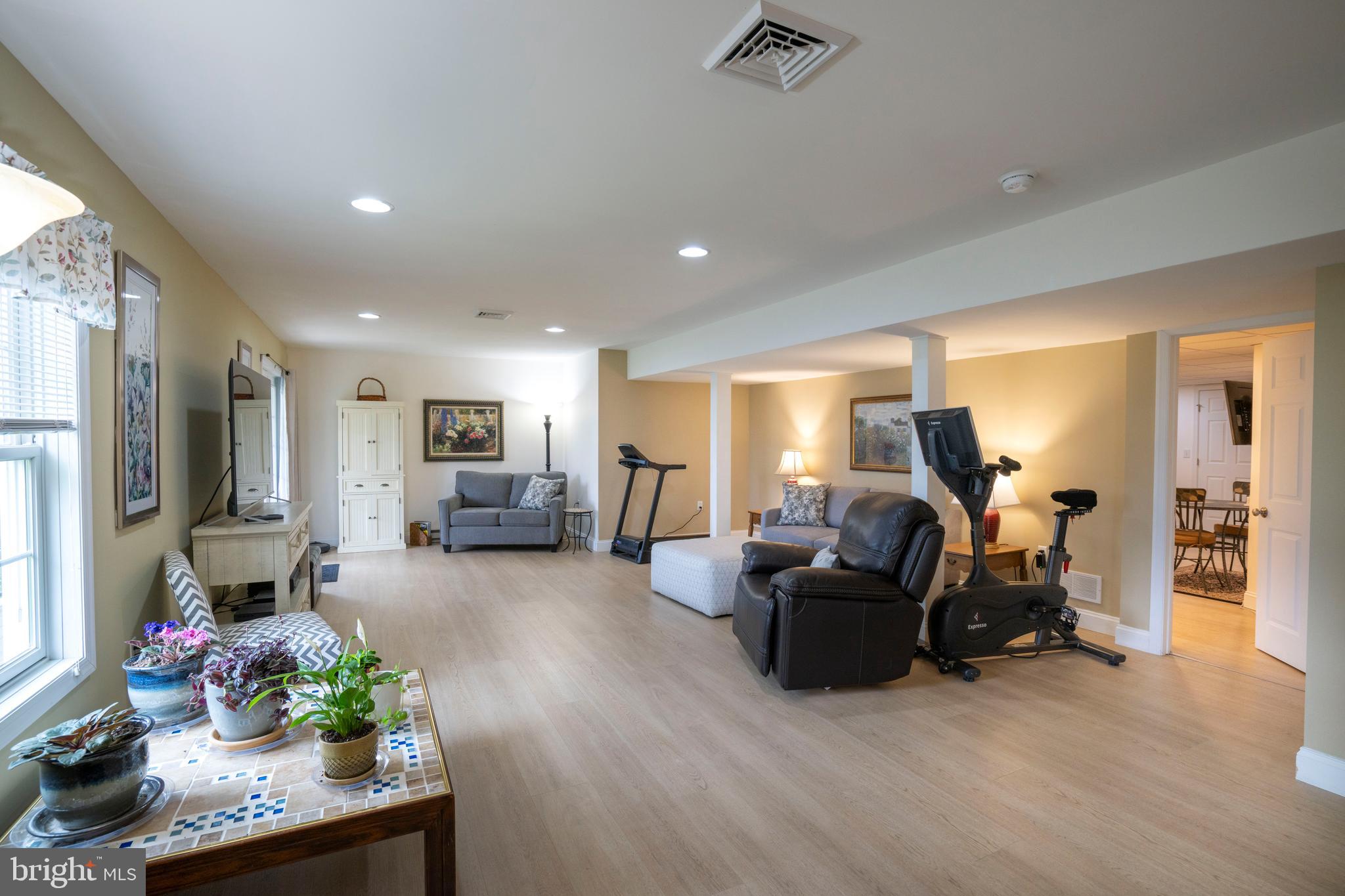 COUNTRY COVE - Residential