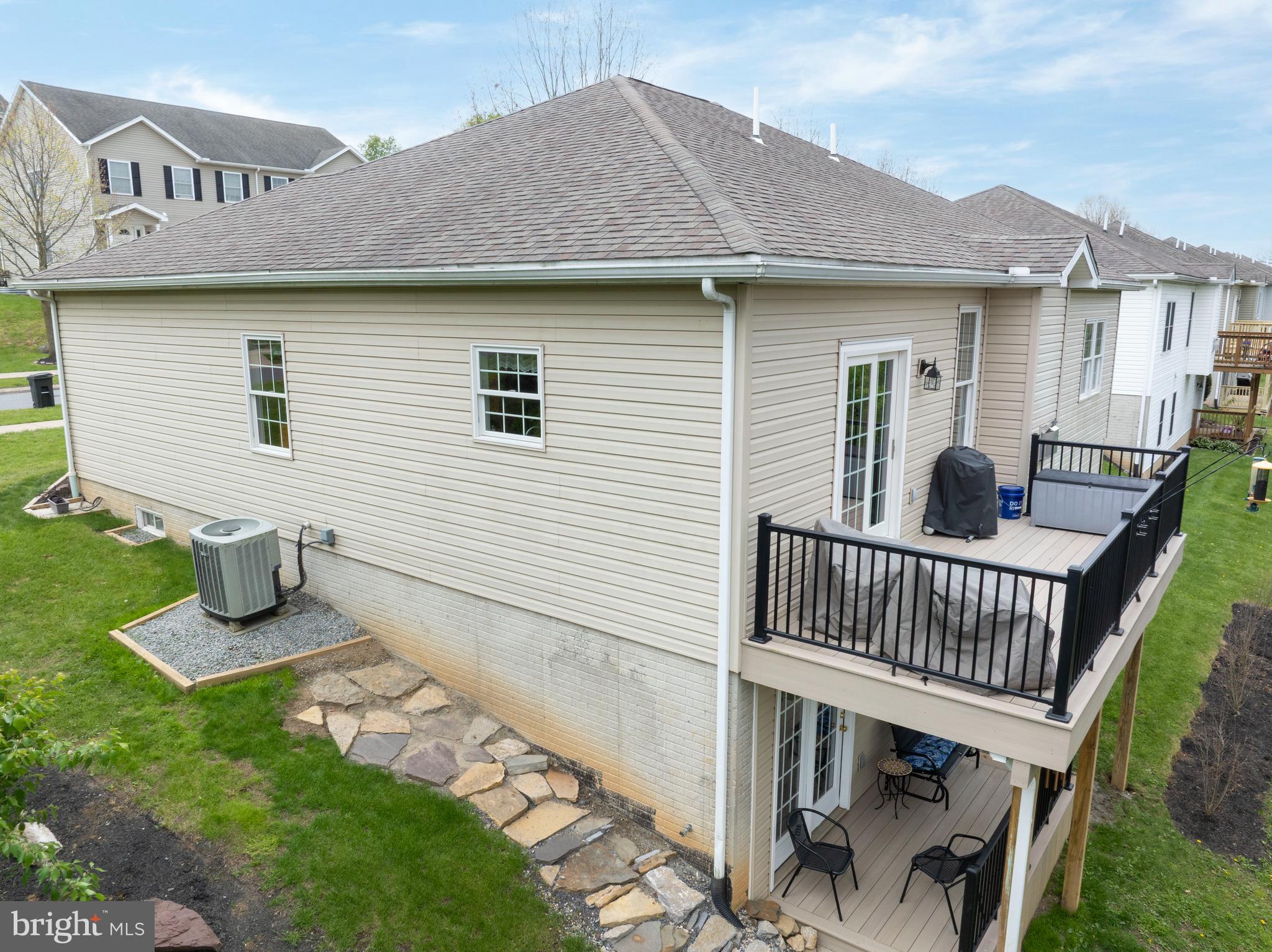 COUNTRY COVE - Residential