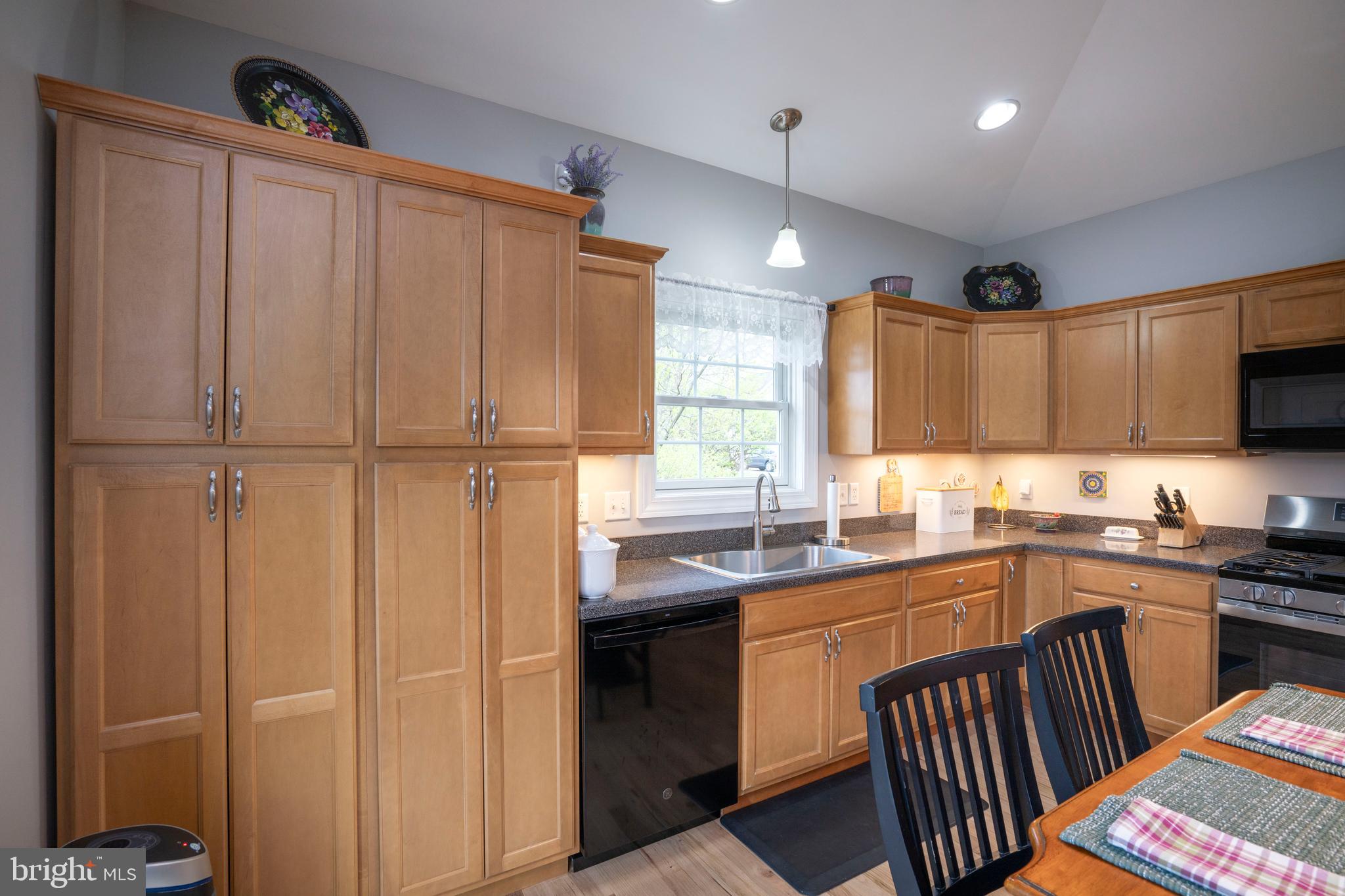 COUNTRY COVE - Residential