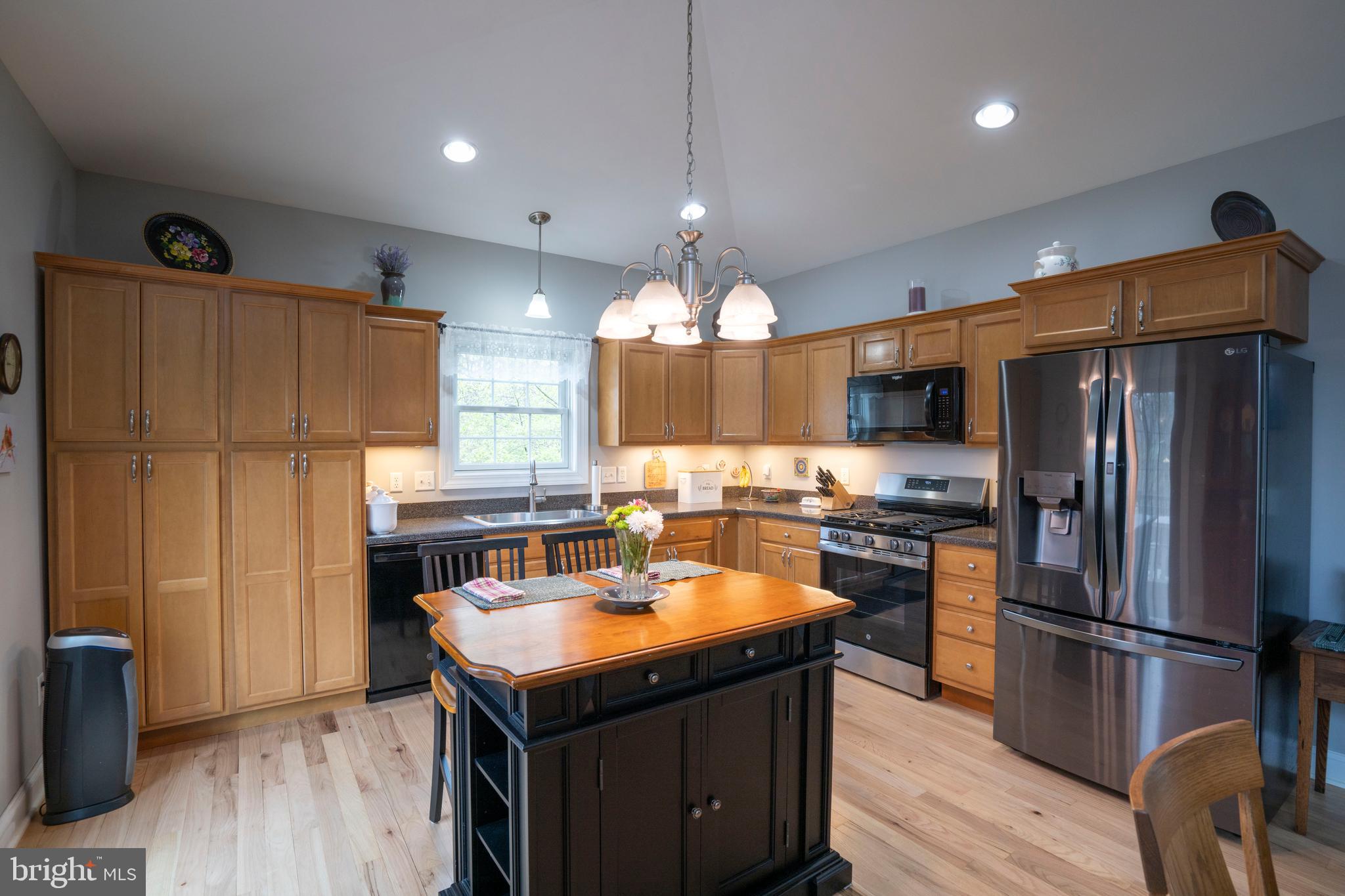 COUNTRY COVE - Residential